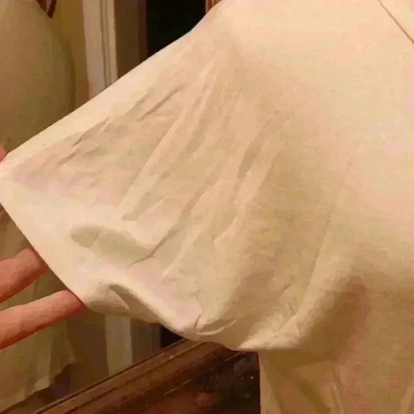 5/$25 IMAN medium v neck SUPER SOFT AND BATWING SLEEVE - Picture 4 of 7